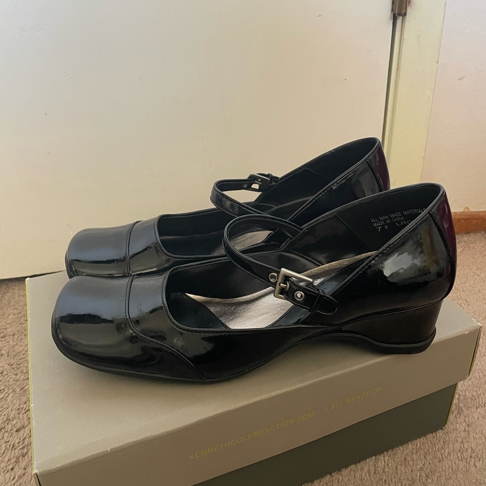 Kenneth Cole Reaction Vintage Low Heels